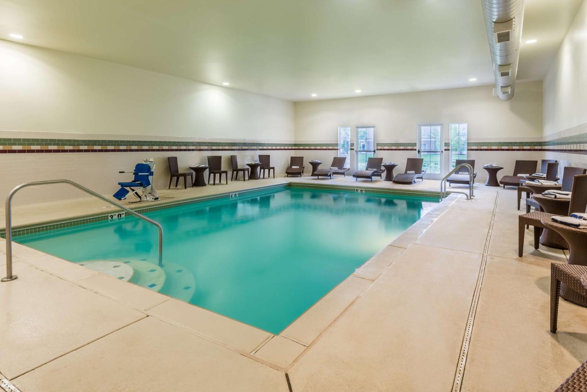 Larkspur Landing Extended St Louis Riverport 3*