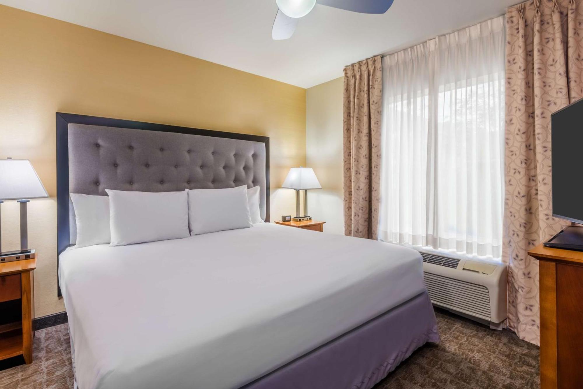 Larkspur Landing Extended St Louis Riverport Hotel