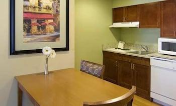 Larkspur Landing Extended St Louis Riverport 3*