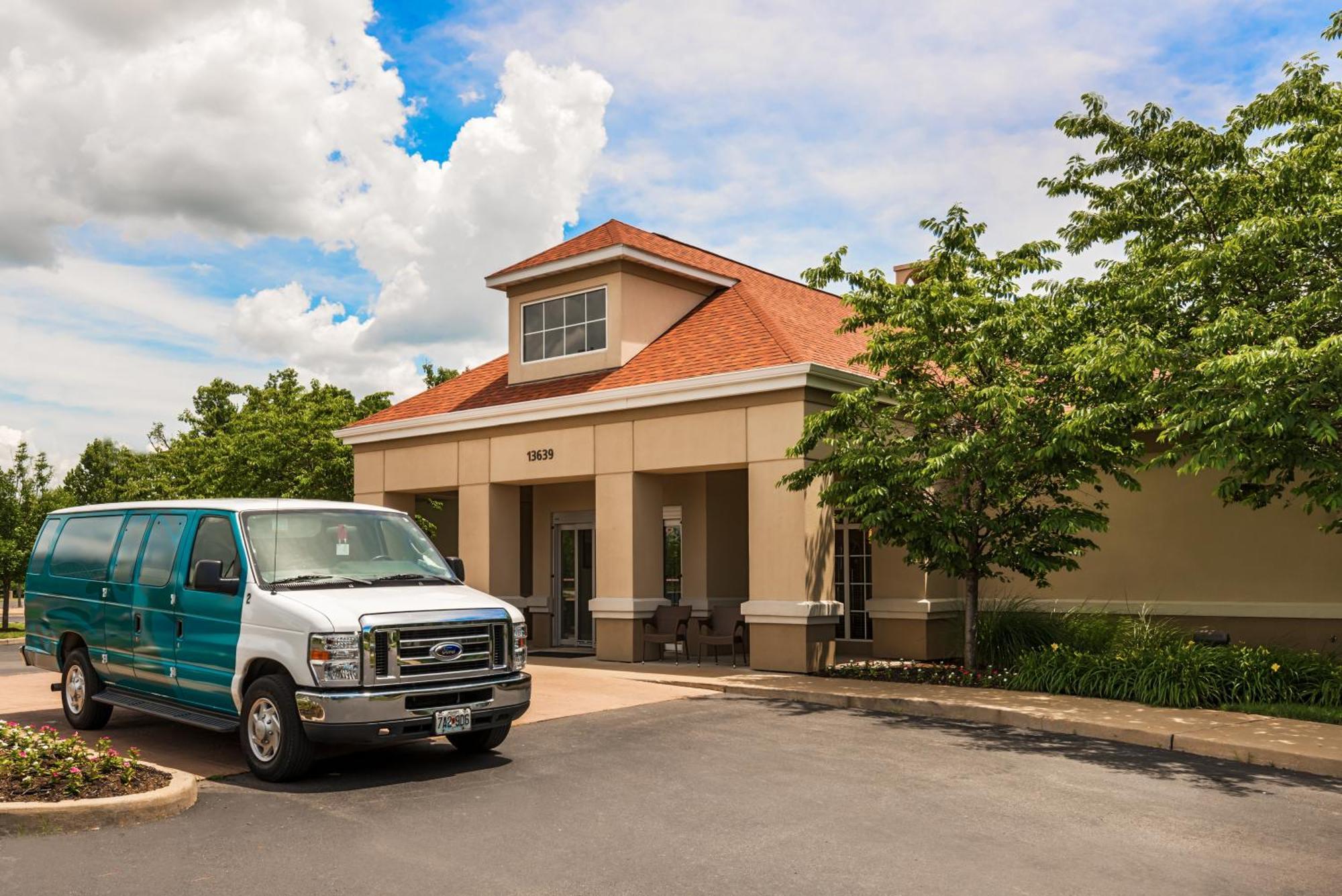 Larkspur Landing Extended St Louis Riverport 3*